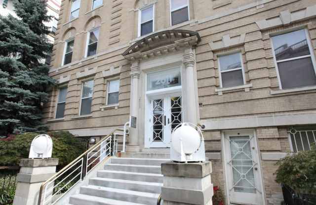Charming 1 BR/1 BA Top Floor Condo Unit in Adams Morgan! - 2611 Adams Mill Road Northwest, Washington, DC 20009