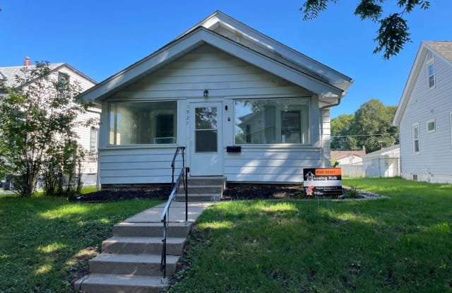 1927 Sherwood Ave. - 1927 Sherwood Avenue, St. Paul, MN 55119