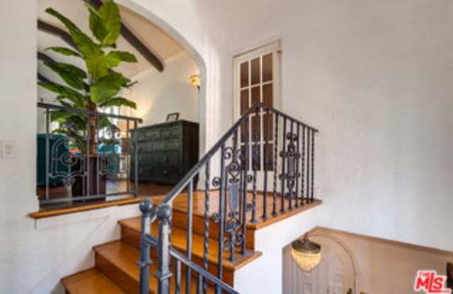 139 Rexford Drive Gallery 3