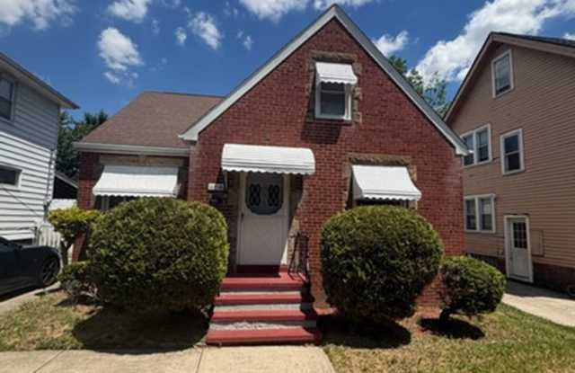 A Single family home with Garage in Garfield Heights photos photos