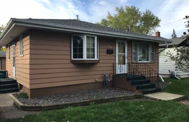 Duluth MN - 4-bed - 2-bath - 1-car garage - close to UMD and CSS!! Gallery 1