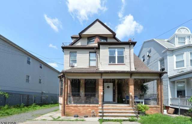 100 9Th St photos photos