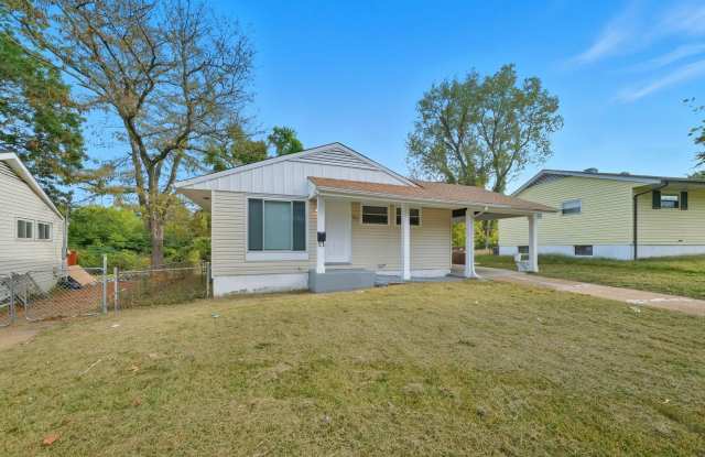 Refreshed 3-Bedroom Home with Covered Parking & Yard Gallery 3