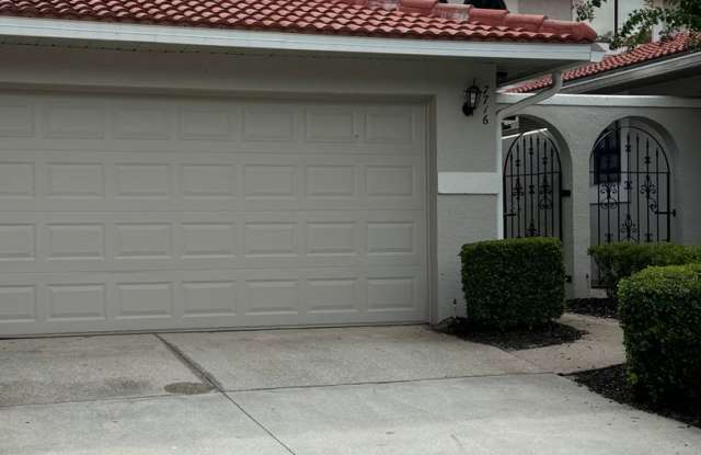 Highly Desirable DR PHILLIPS 3 bedroom 2 bath townhome with double car garage - 7716 Windbreak Road, Doctor Phillips, FL 32819