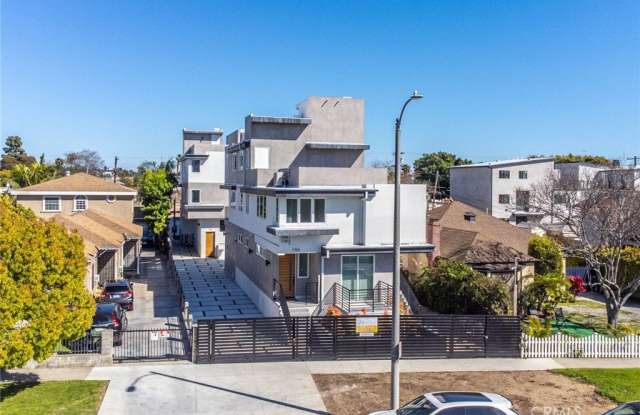 1702 S Redondo Boulevard - 1702 Redondo Boulevard, Los Angeles, CA 90019