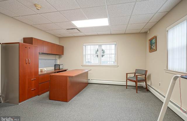 100 W NARBERTH Terrace unit: 3 photos photos