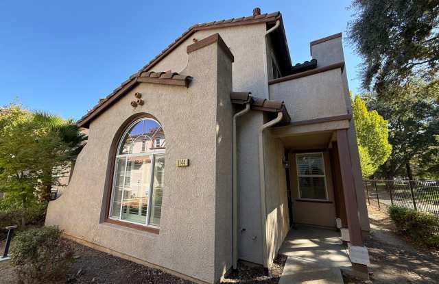 3 Bed| 2.5 Bath | 1727 SF | 2 Car Garage | Two Story | Condominum Gallery 1