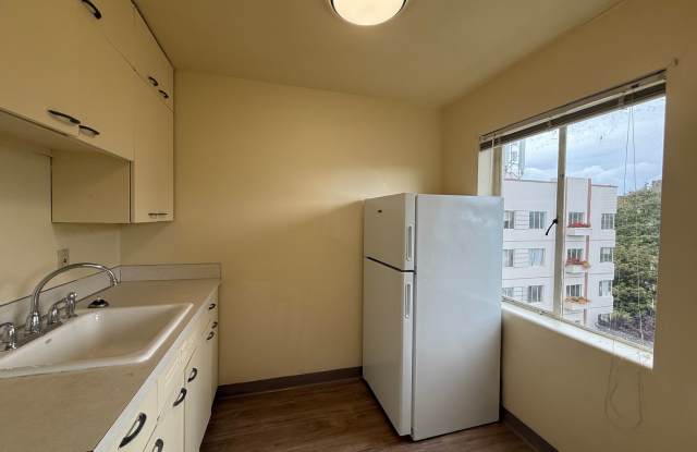 Eugene Manor Apartments Gallery 3