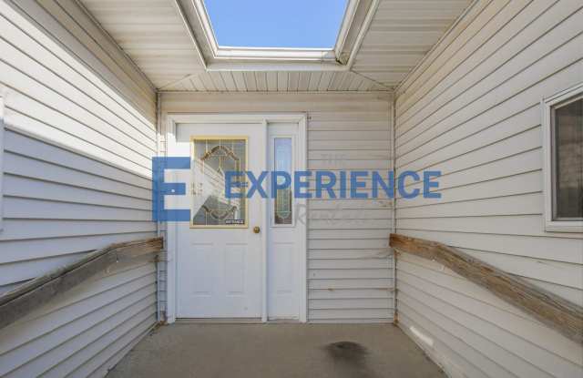 Beautiful 3-Bedroom Brandon Condo with Spacious Living Area & Deck! Gallery 3