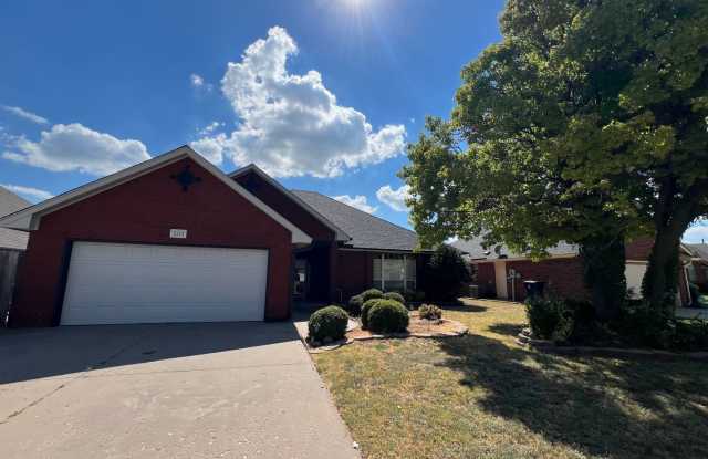 3 bed in Moore Schools , spacious with a great backyard1 photos photos