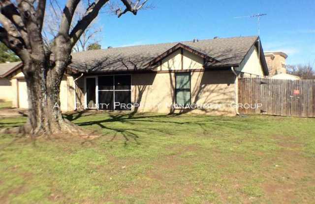 112 Pecan Street - 112 Pecan Street, Azle, TX 76020