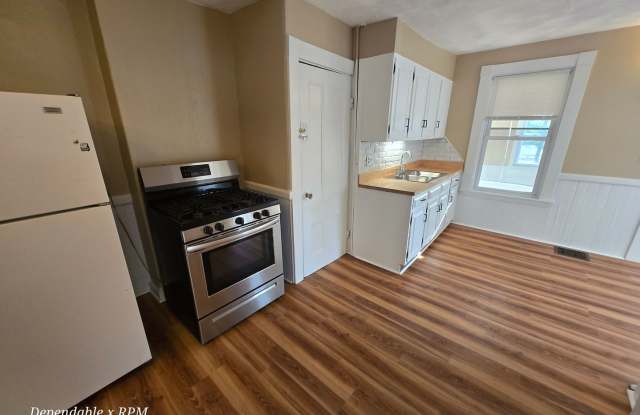 Freshly Painted First Floor 1 Bd 1 Bath Available Now Norwood! photos photos