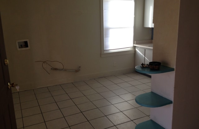2559 Clay St Gallery 4