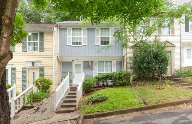 Two-Story Townhome Quiet Neighborhood w/ Great Roommate Layout! photos photos