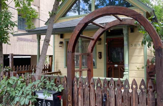 Cozy Home in Downtown Glenwood Springs - 509 8th Street, Glenwood Springs, CO 81601