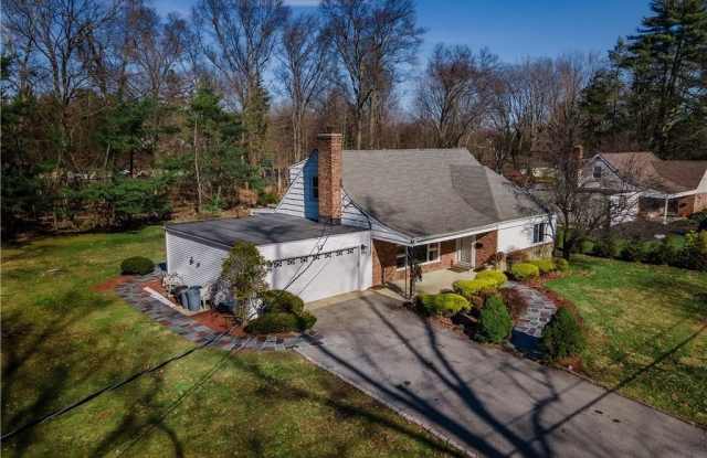 13 Colonial Road photos photos