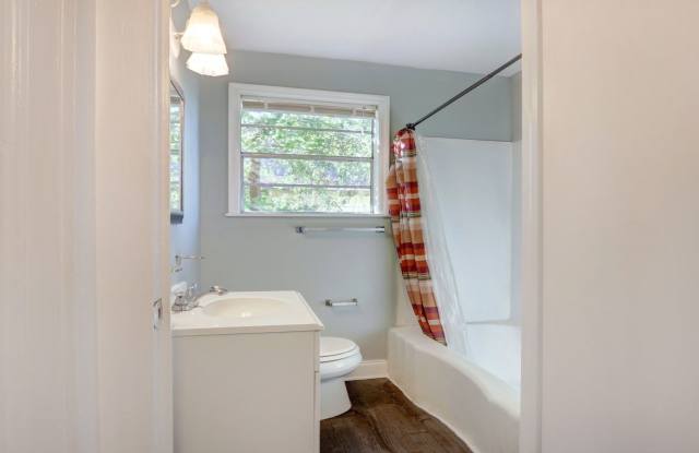 Single Family 2.5 bd, 1 ba close to Forsyth Park, Historic District photos photos