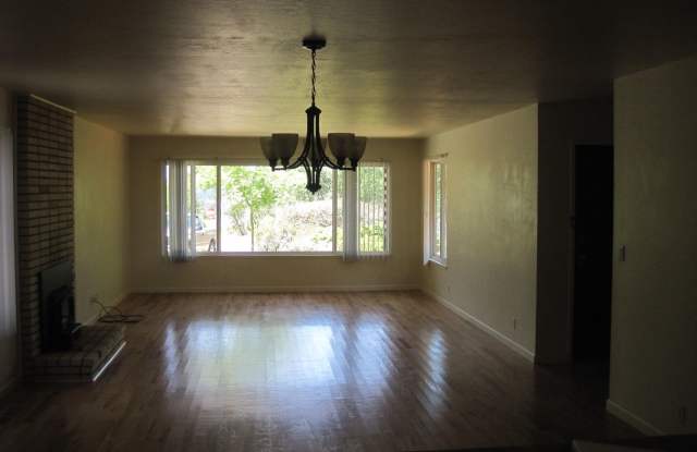 Charming 2BR/2BA Single-Family Home in Scotts Valley Gallery 3