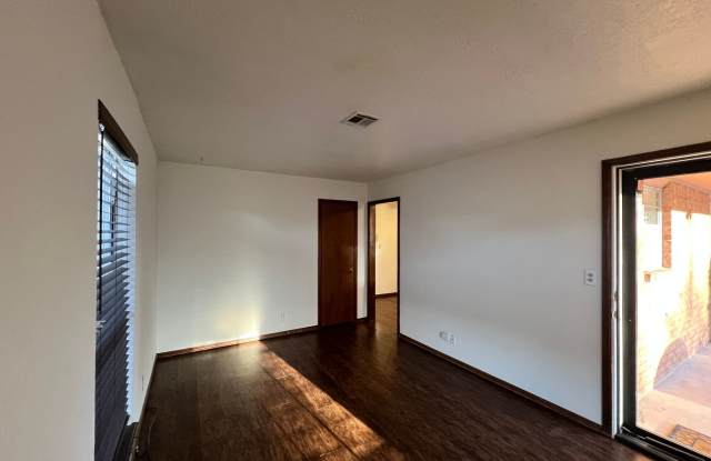 Duplex for rent in Norman + Refrigerator included Gallery 3