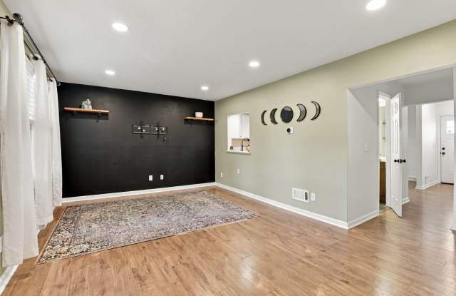 Charming 3-Bedroom Townhome with Central Air, Basement & Off-Street Parking Gallery 4