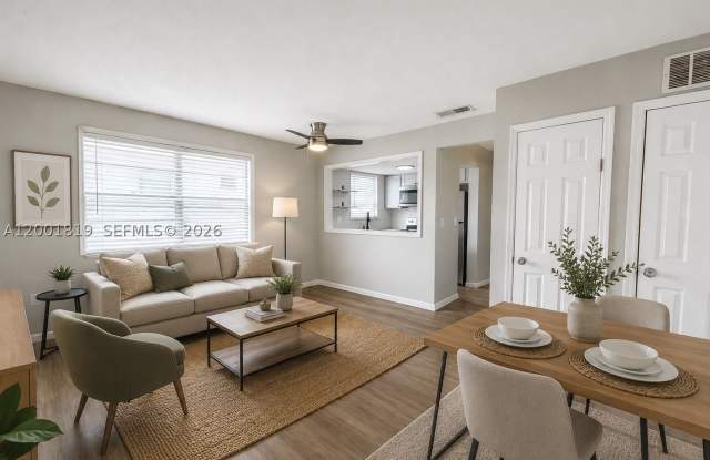 313 Country Club Oval Gallery 2