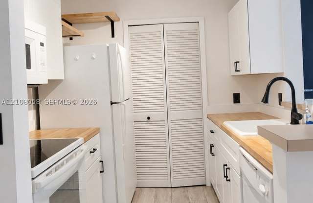 6160 WESTGATE Dr Gallery 2