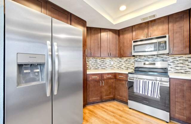 Coming Soon Mission Valley Beautiful Woodspring   Top Floor Condo Gallery 4