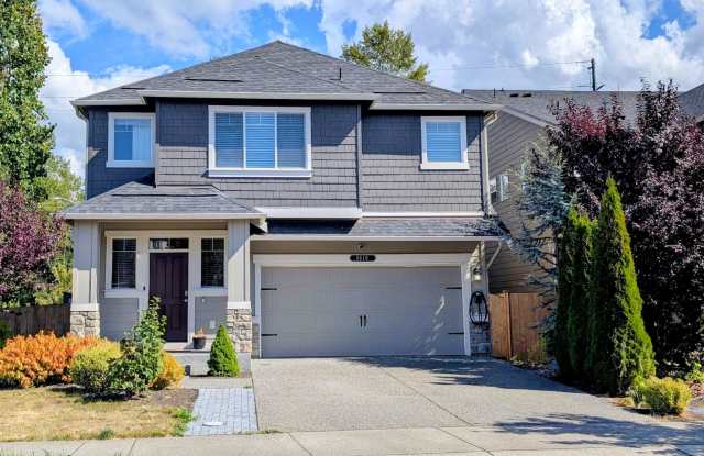 HUGE House in Lake Stevens School District with Office & Bonus Room Gallery 1