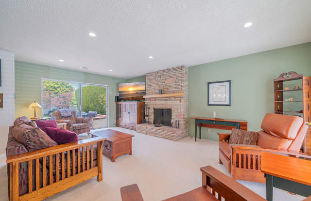 Beautiful 3 bed 2 bath Redondo Home Gallery 4