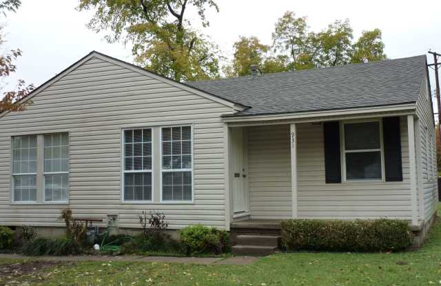 Beautiful 2 Bed 1 Bath in Quiet Area - NO PETS ALLOWED Gallery 1