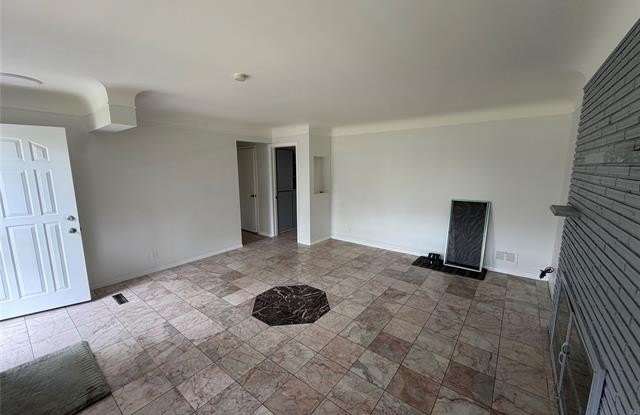 20700 Whitlock Drive Gallery 2
