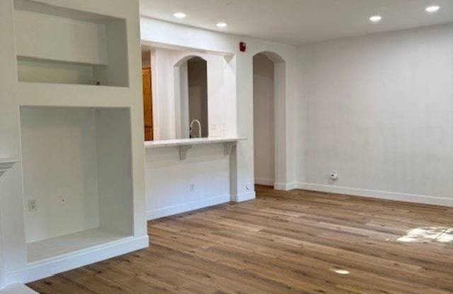 28219 Canterbury Court Gallery 3