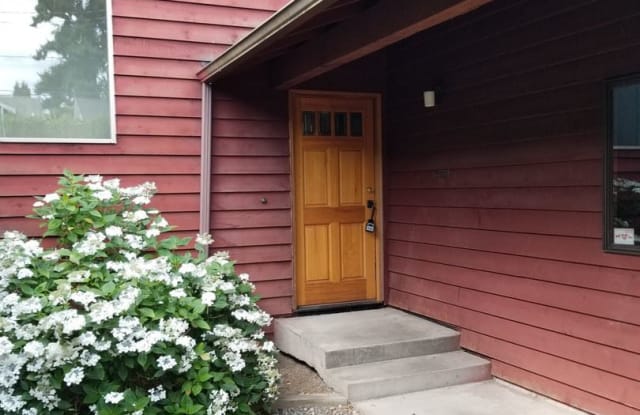 811 NE 57th St - 811 Northeast 57th Street, Seattle, WA 98105