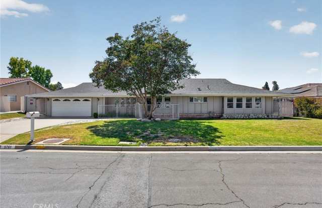 5761 Stradella photos photos