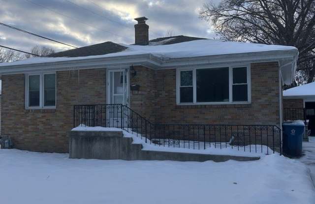 716 Henry Street - 716 Henry Street, Peru, IL 61354