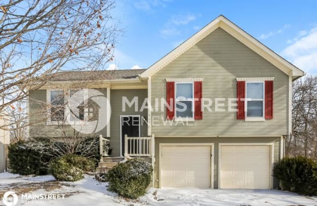 209 South Darrowby Drive - 209 South Darrowby Drive, Raymore, MO 64083