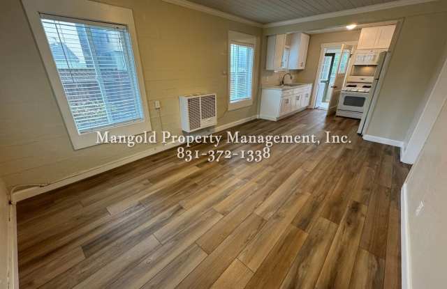 2-Bed 1-Bath Home with Large Fenced Yard Gallery 4