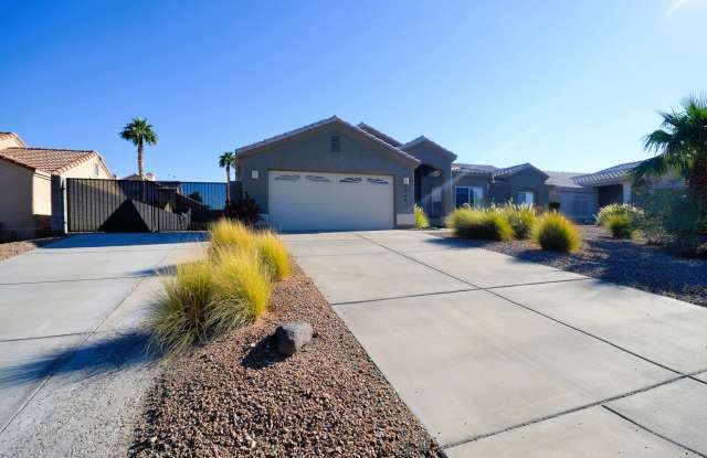 3BD/2BA 2-Car Garage Rental in Arroyo Vista with RV Parking - 3744 Rawhide Drive, Bullhead City, AZ 86442