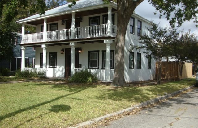 695 Comal Avenue - 695 Comal Avenue, New Braunfels, TX 78130