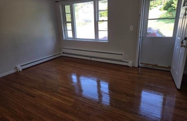 785 Warwick Tpke photos photos
