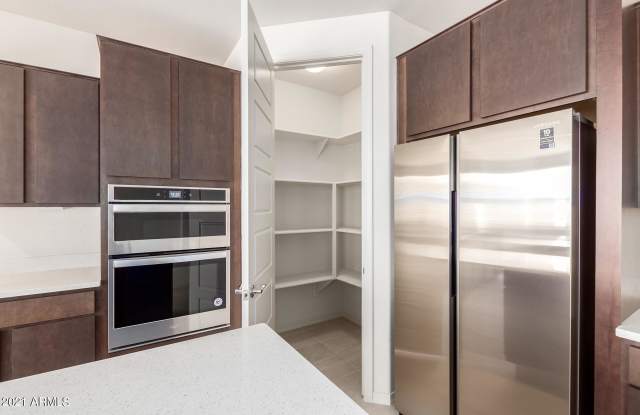8757 W RANCHO Drive Gallery 4