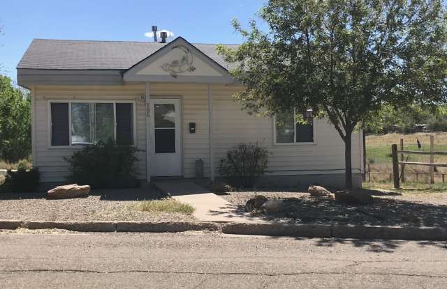 Lovely Fully Furnished 2 bed, 1 bath home photos photos