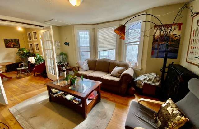 PREMIUM House! 5 bed/2bath by the U of M! Must see! Available 9/1/26 photos photos