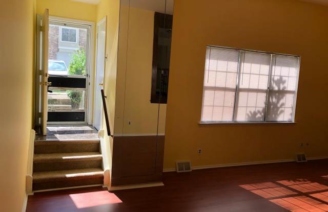 46 WOODBRIDGE CT N Gallery 4
