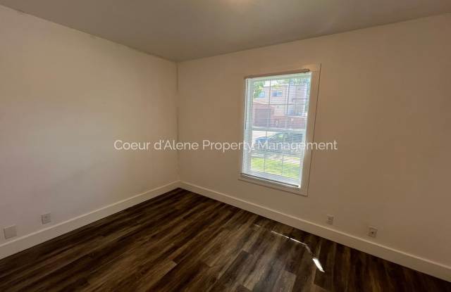 2 bed apartment 6 blocks from Sherman Ave! Gallery 4