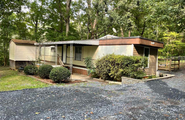 3 BEDROOM 2 BA SINGLEWIDE MOBILE HOME W ROOM ADDITION, 1200 SQ FT $1,000 MONTH, $1,000 DEPOSIT. photos photos