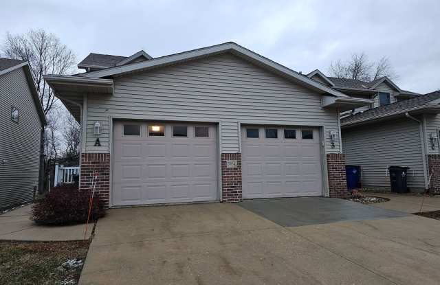 2 Bedroom 1.5 bath condo with attached garage in great NE location! photos photos