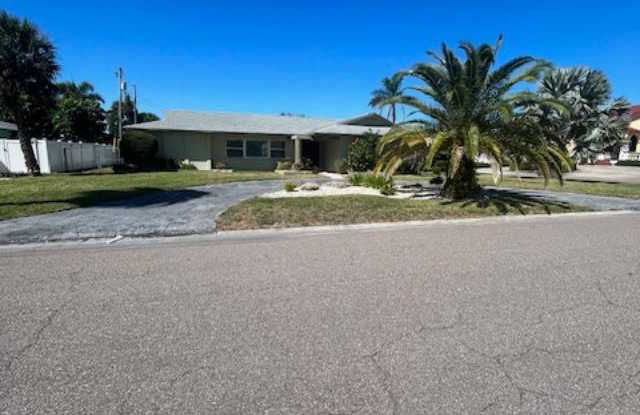 1910 Bayshore Dr photos photos