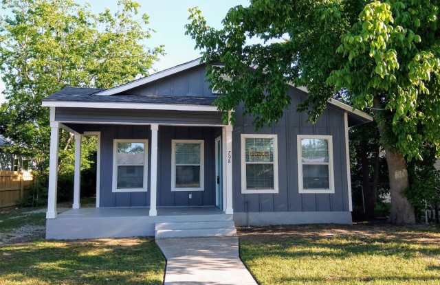Charming 2 Bedroom, 1 Bath Duplex Near Downtown San Antonio photos photos