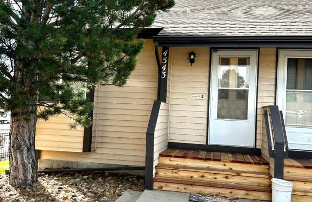 2 Bedroom, 1 1/2 Half Bath, End Unit Townhome! photos photos